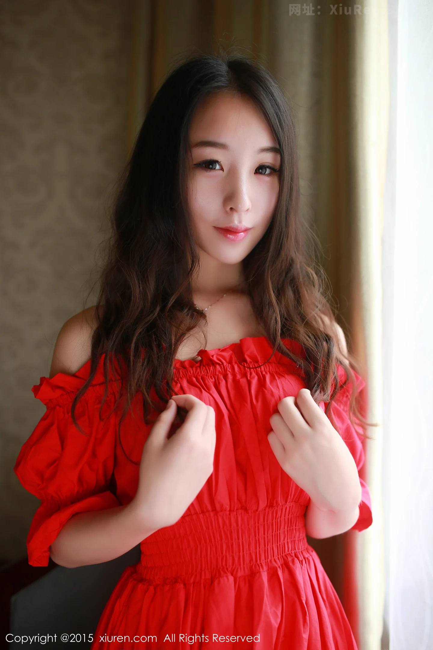 图片[3]-[XiuRen秀人网]VOL.347 学生妹子梓萱Crystal抹胸连衣裙秀苗条身材性感黑丝写真60P-秀人网官方网站